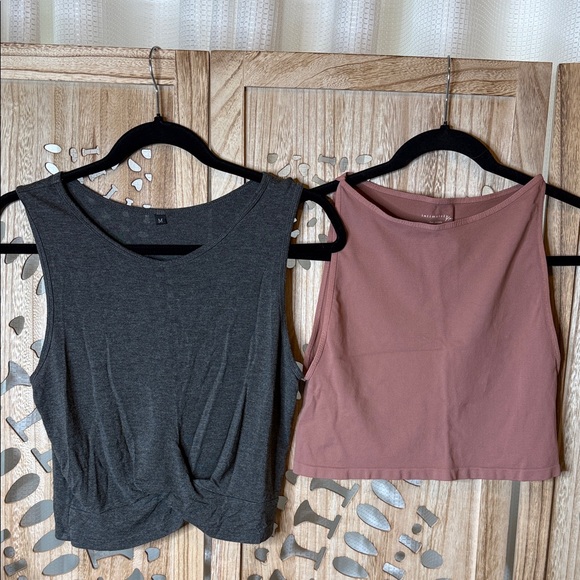 Women's Assorted Sleeveless Tops - Picture 2 of 10